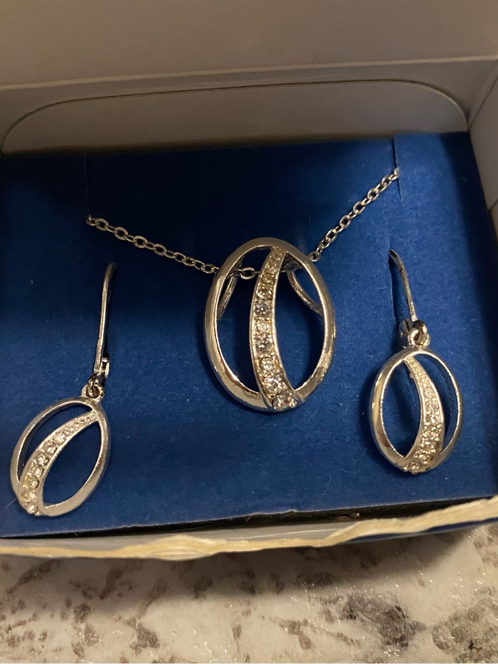 Avon Silver-Tone Oval Crystal Pendant Necklace & Matching Drop Earrings - Silver